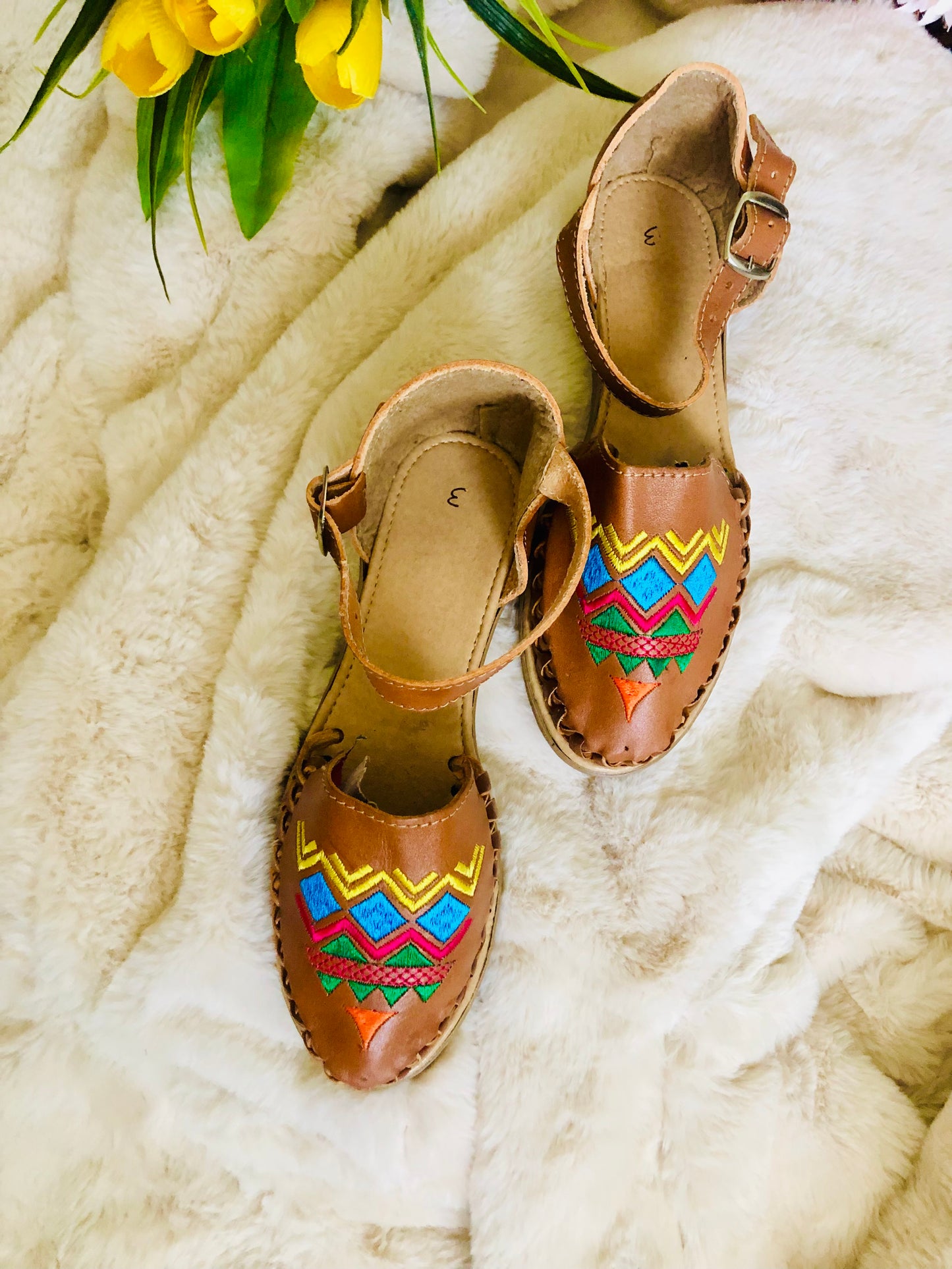 Grecas Embroidered Women’s Huarache